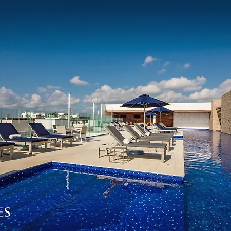1 Br. With Private Jacuzzi And Rooftop Pool